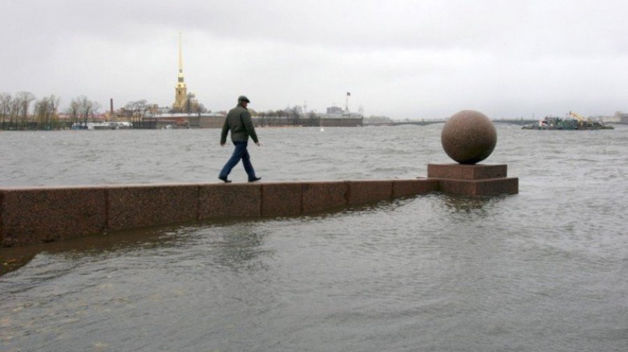 Петербург оказался под угрозой наводнения