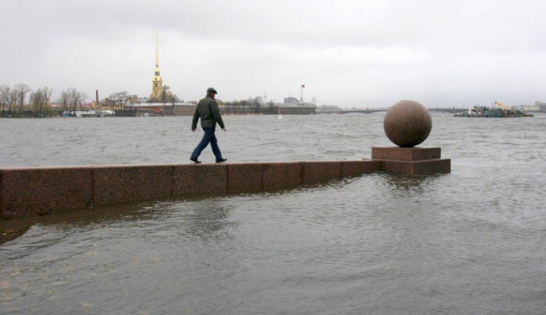 Петербург оказался под угрозой наводнения