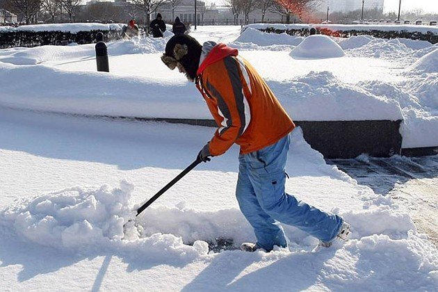 Петербургский чиновник дал старт новым соревнованиям — Snow Shovel Сhallenge