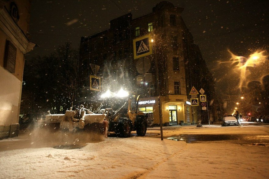 В Петербурге заработала горячая линия по вопросам плохой уборки снега