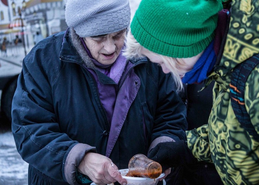 Поделиться едой с нуждающимися может любой житель города