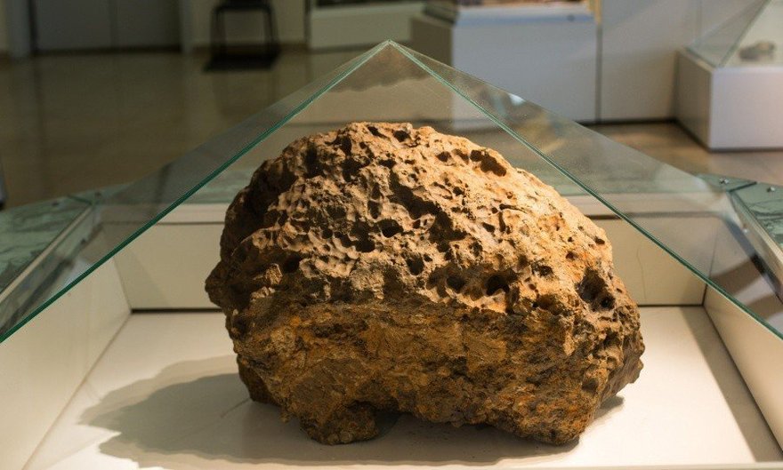 Фрагмент челябинского метеорита привезут в ЦДХ