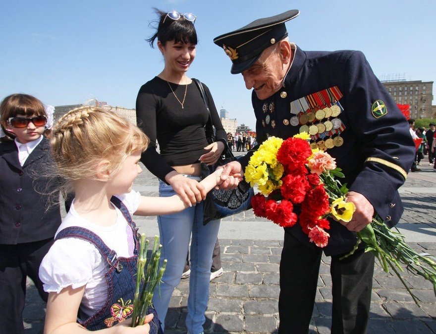 Жители города смогут передать подарки ветеранам на День защитника Отечества