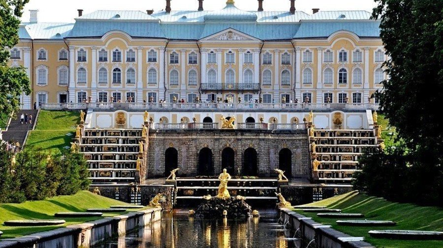 Петербуржцы смогут построить свой дворец