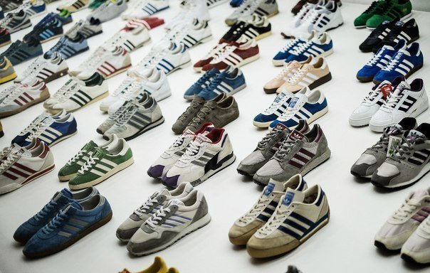 Масштабная выставка кроссовок от Adidas