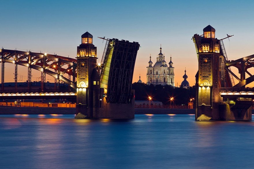 В марте в Петербурге начнут разводить мосты
