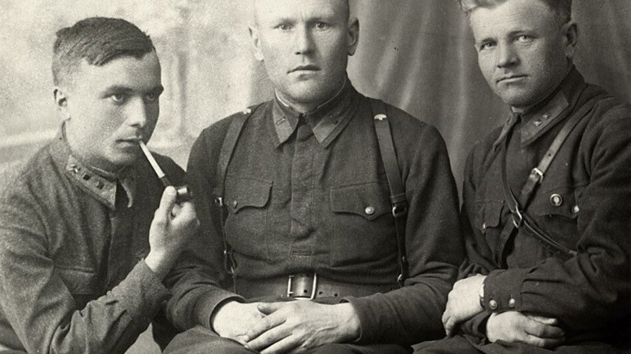 «Дворец конгрессов» предлагает поделиться фотографиями военных лет