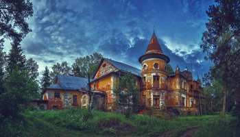 «В заросшем парке стоит старинный дом»: Заключье — замок художника между Петербургом и Москвой