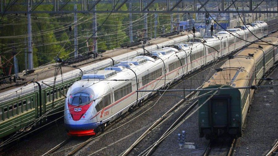 На майские праздники между Москвой и Петербургом пустят дополнительные поезда 