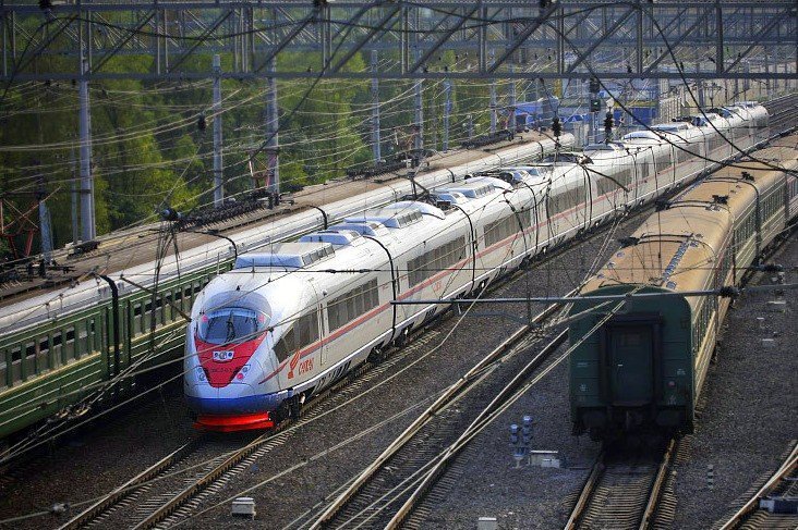 На майские праздники между Москвой и Петербургом пустят дополнительные поезда 