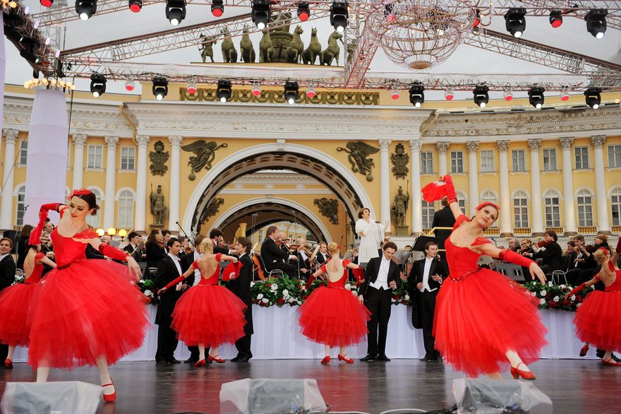 На Дворцовой площади покажут балет и оперу