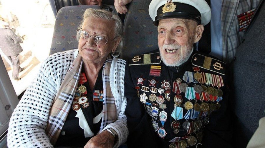 Все ветераны смогут бесплатно ездить на поездах и летать на самолетах 