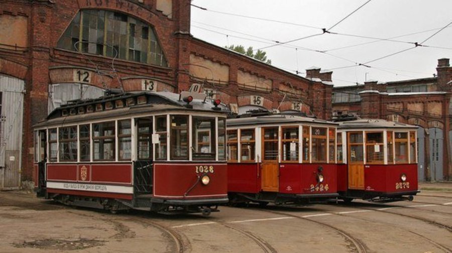Каждые выходные по Петербургу ходит ретро-трамвай