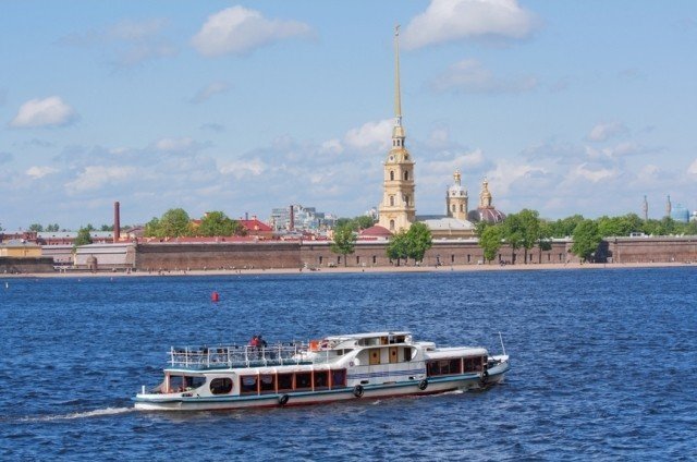 В Петербурге стартовала пассажирская навигация по рекам и каналам