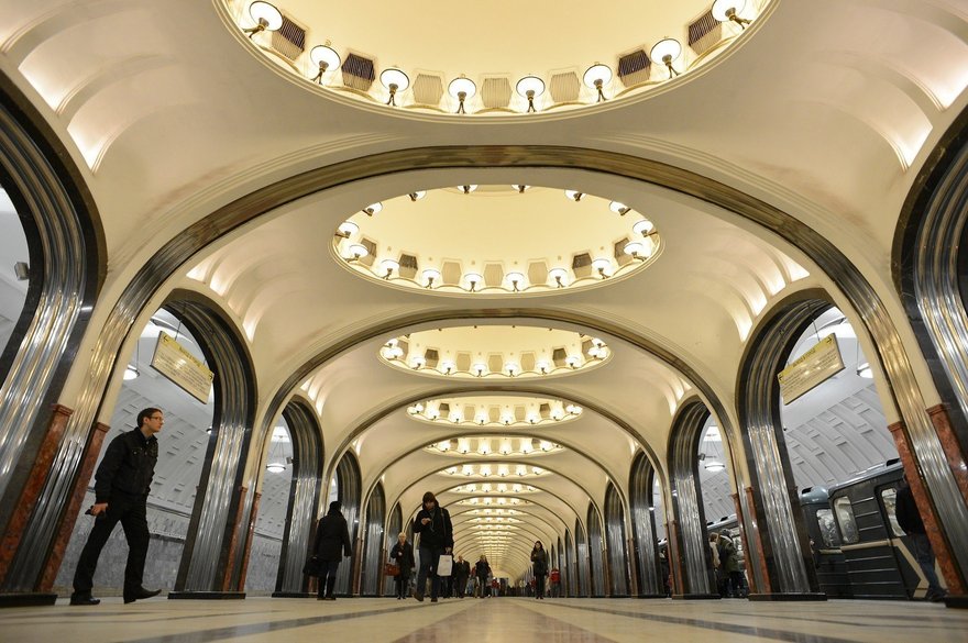  Станция метро «Маяковская»