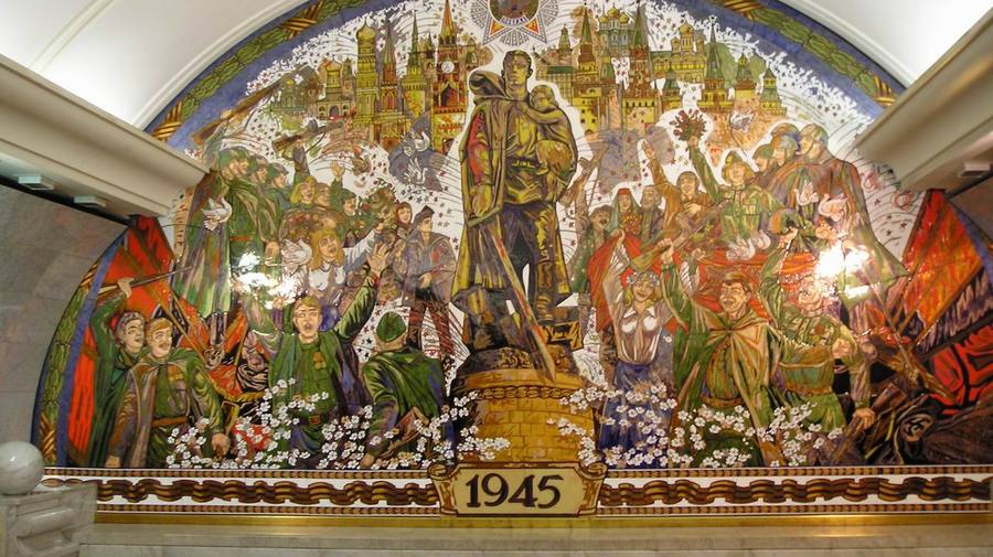 Ко Дню Победы на стенах метро и дверях вагонов появятся георгиевские ленточки