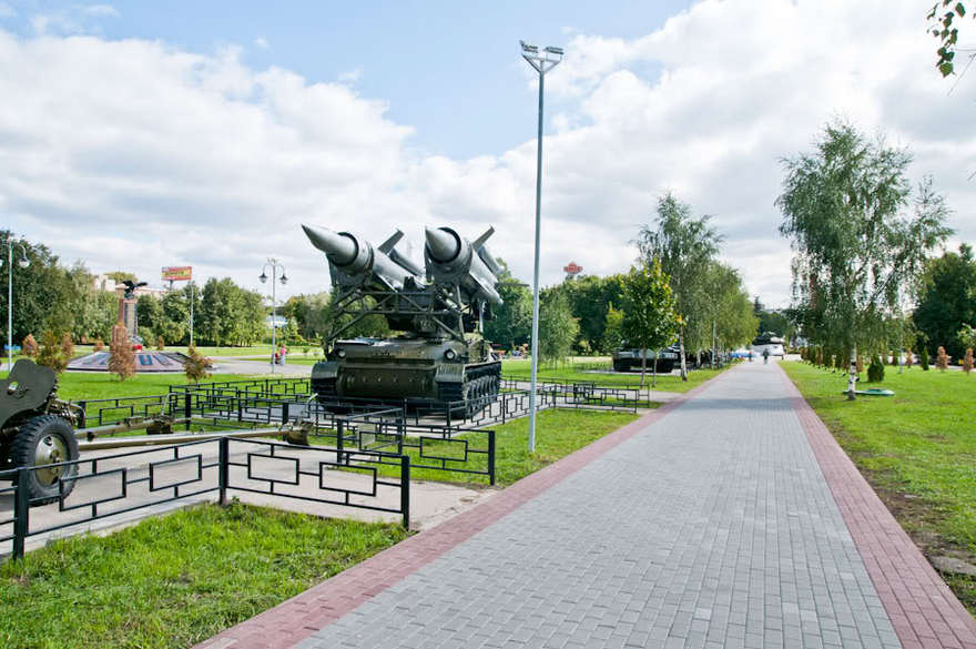 Военный музей под открытым небом в сквере Марии Рубцовой