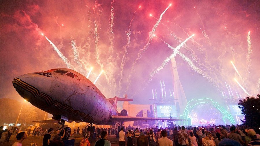 Салют на высоте 100 метров прогремит над ВДНХ