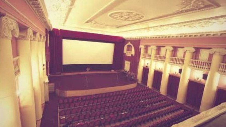 В кинотеатре «Родина» по понедельникам можно посмотреть кино по очень заманчивым ценам. 
