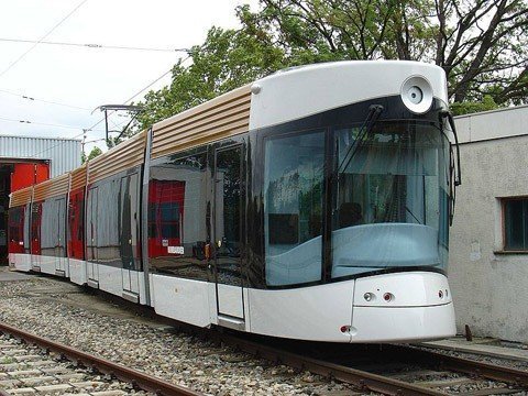 Трамвай-челнок с дверями с обеих сторон и бесплатным Wi-Fi на борту будет ходить по городу