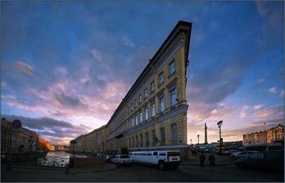 «Дом-стена»