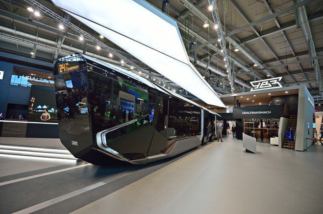 Фантастический трамвай R1 в конце мая прибудет в Петербург
