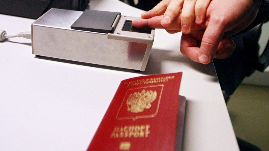 Подать заявку на получение загранпаспорта с отпечатками пальцев можно будет через Skype