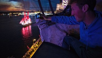 Лайфхак: как посмотреть «Алые Паруса» с крыши и не пожалеть об этом