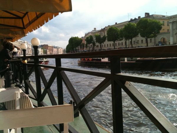 5. Плавучий бар «Woodbarge»