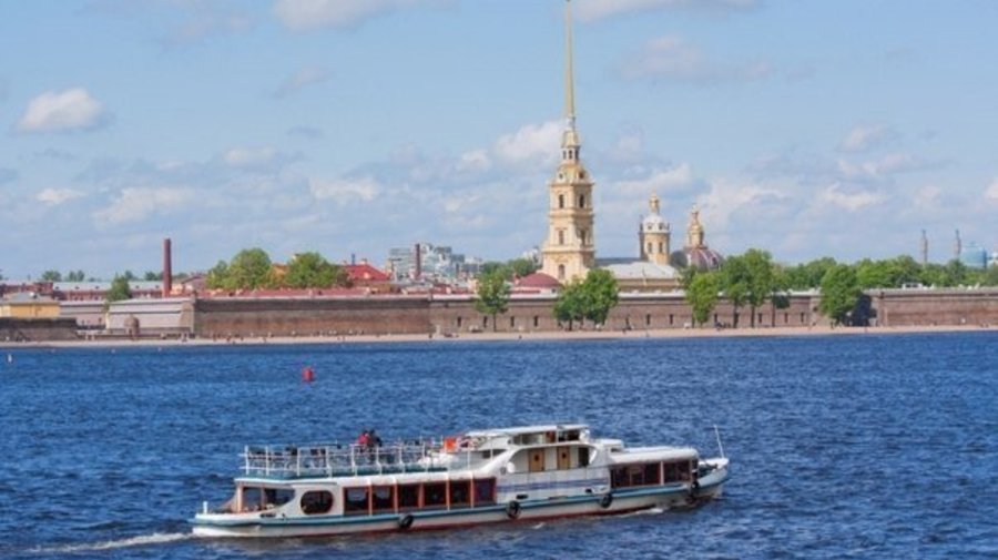 В городе запустили водные маршруты по системе hop on – hop off