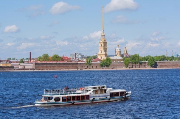 В городе запустили водные маршруты по системе hop on – hop off
