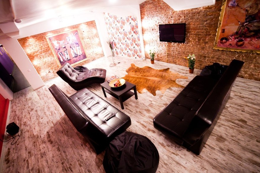 Arooms