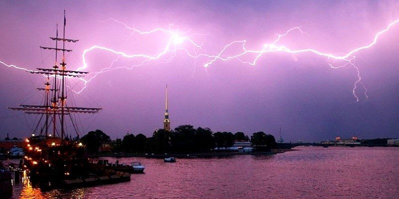 На Петербург обрушится сильная гроза
