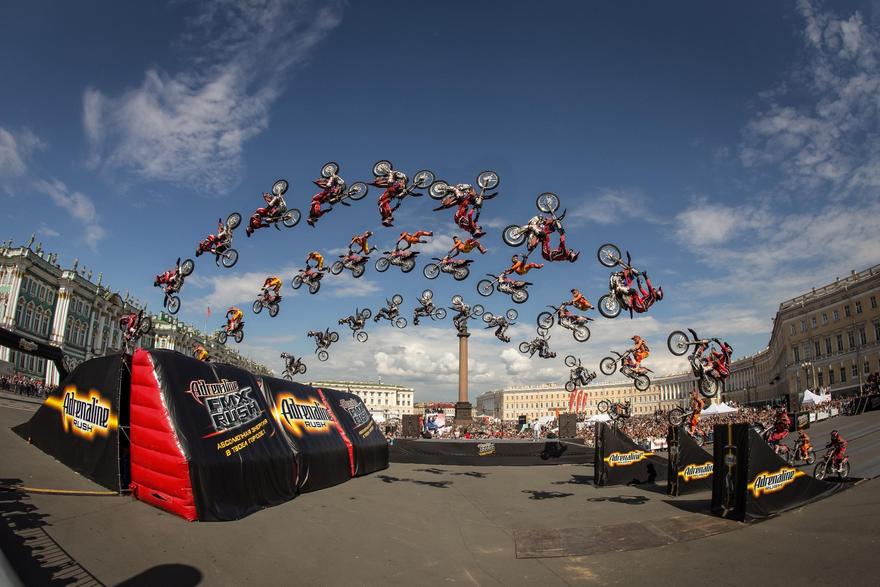 Мотофристайл-битва Adrenaline FMX Riders