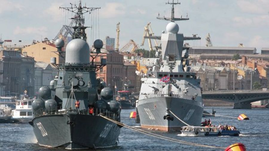 В городе покажут военные корабли на Неве и световое шоу на Дворцовой