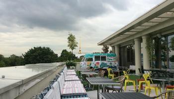 Food Park — первый парк еды с фудтраками
