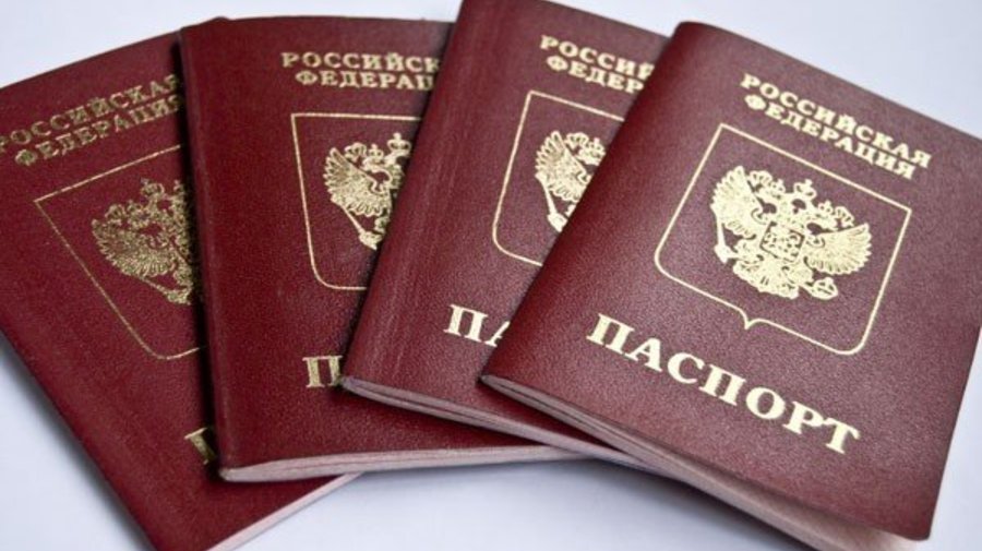 Россиянам предложили заиметь сразу два загранпаспорта