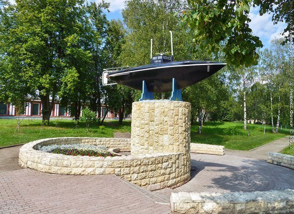 Памятник-макет первой русской субмарины. Подводная лодка С. К. Джевецкого