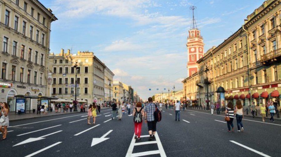 Несколько улиц в центре Петербурга в сентябре станут пешеходными