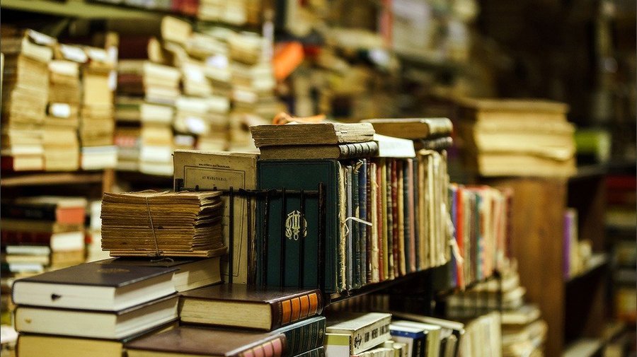 Центр «Антон тут рядом» собирает старые книжки