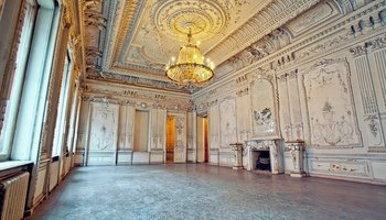 Прогулка по заброшенным особнякам Петербурга