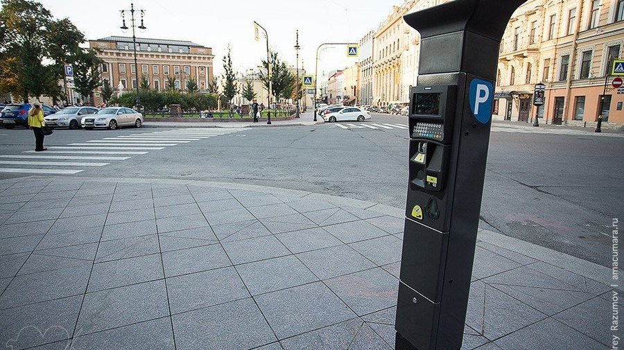 В городе начинают работать паркоматы