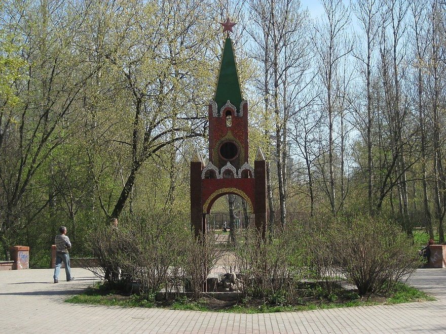 Спасская башня в Московском районе