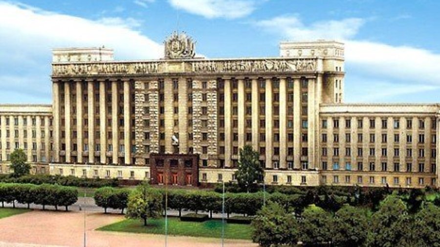 Дом Советов и Московская площадь
