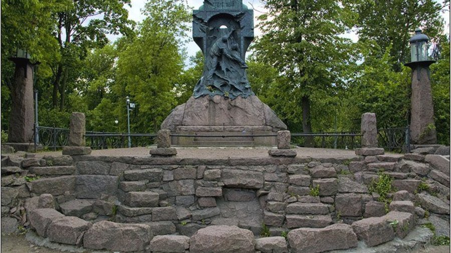 Памятник «Стерегущему»