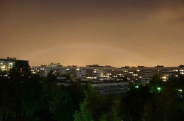 Над Петербургом взошла ночная радуга