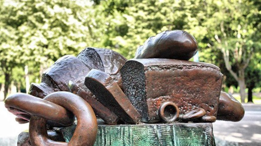 7 необычных памятников Ленинградской области