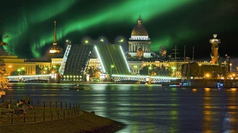 В ночь с 7 на 8 октября небо над Петербургом озарит северное сияние