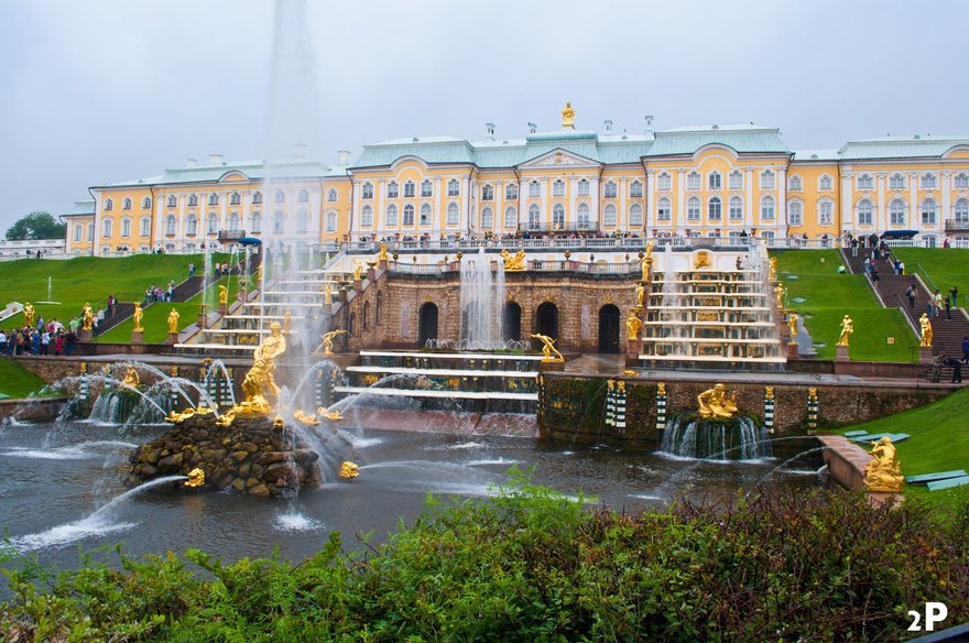 Церемония закрытия фонтанов в Петергофе