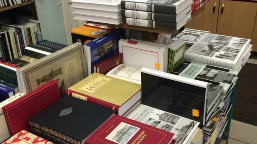 Раритетные книги о городе на Неве распродадут в «Порядке слов»
